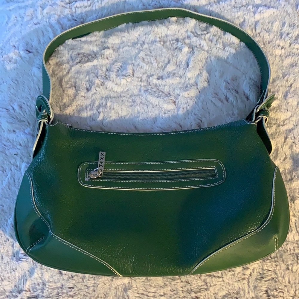 👜HOST PICK👜 NWOT Maxx green pebbled leather shoulder bag. 13x7.5x3/11 in drop.